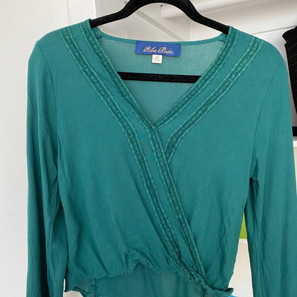 Turquoise long sleeve Trim laced green V neck